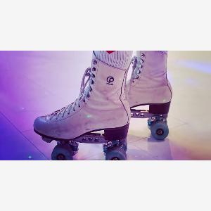 18 Rabatt 2 Stunden Rollschuhlaufen mit Ausrüstung für 24 Personen