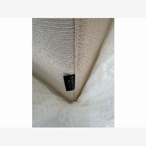 16 Rabatt auf weißes Stoffsofa mit Chaiselongue von Armani Casa