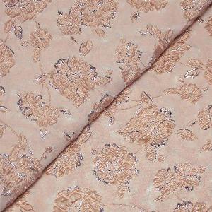 Bénéficiez de 20 de réduction sur le tissu brocart fleuri rose doux